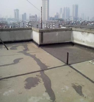 市南漏水维修 楼顶漏水是什么原因，楼顶漏水维修方法是什么?